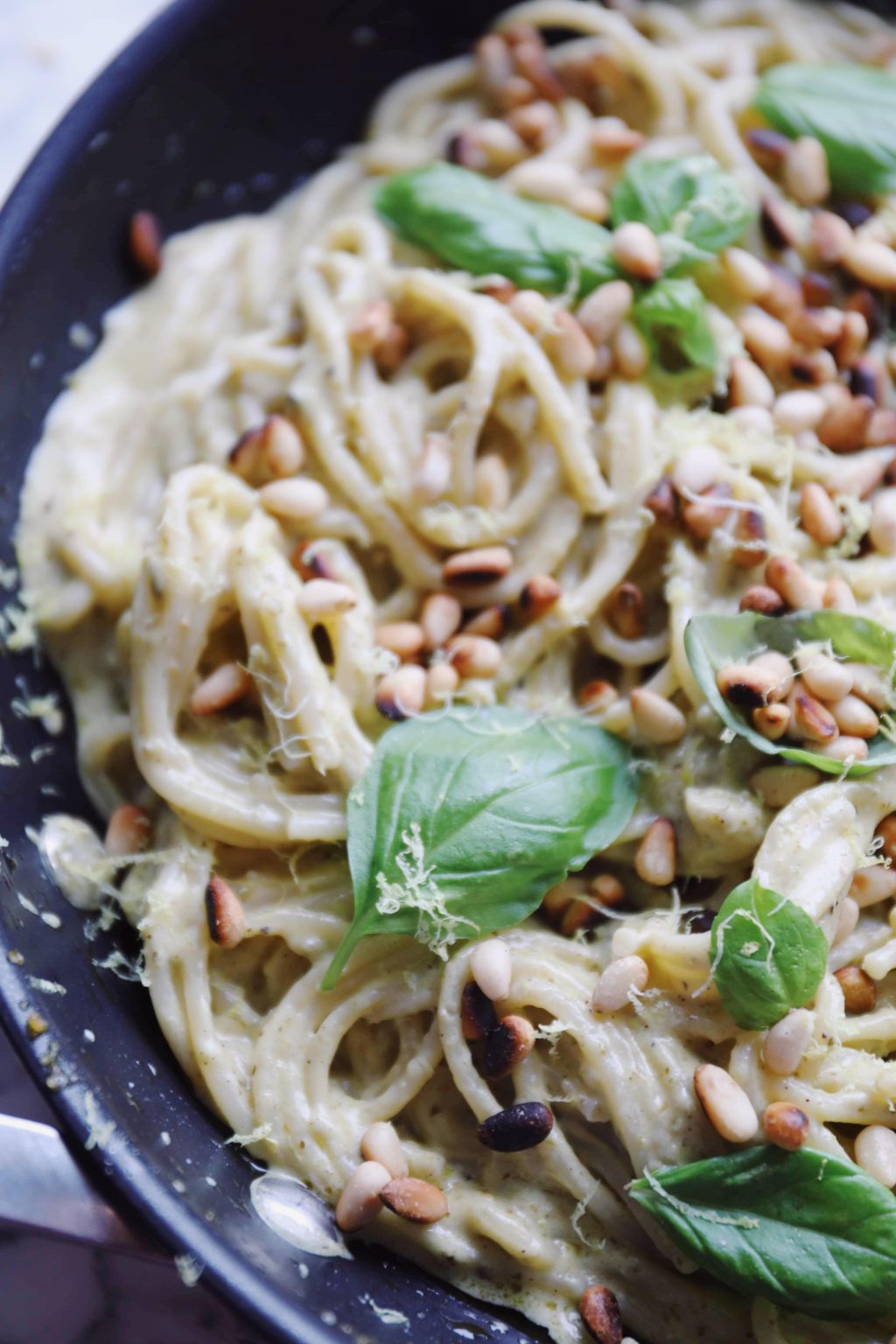 Pasta I Cremet Pestosauce Pastaret Med Pesto Og Mascarpone