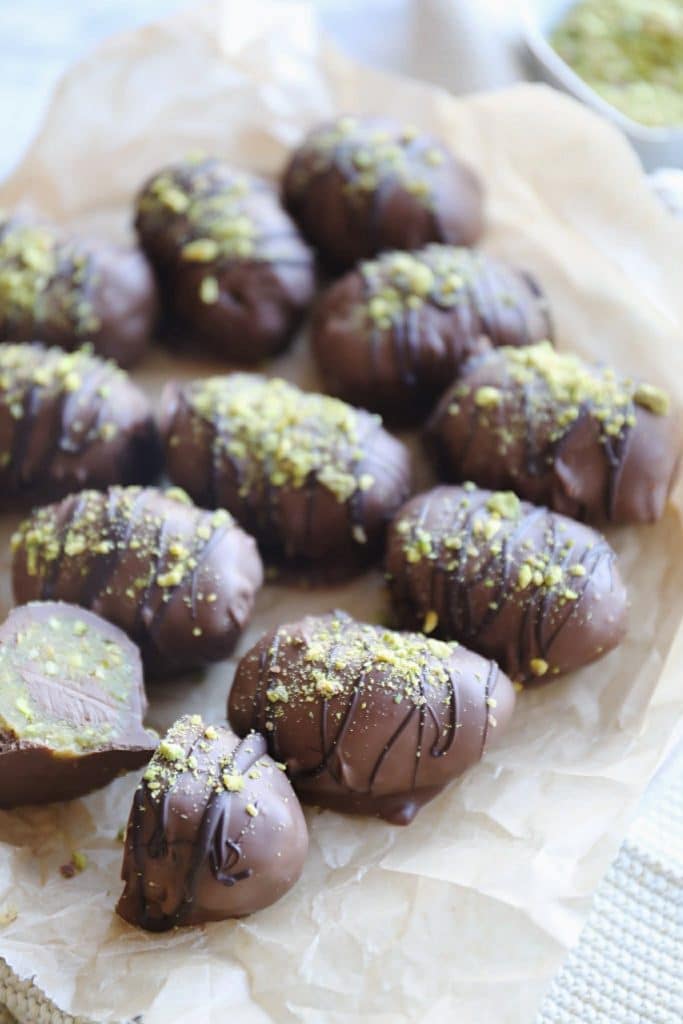 Påskeæg med pistacie, nougat og marcipan