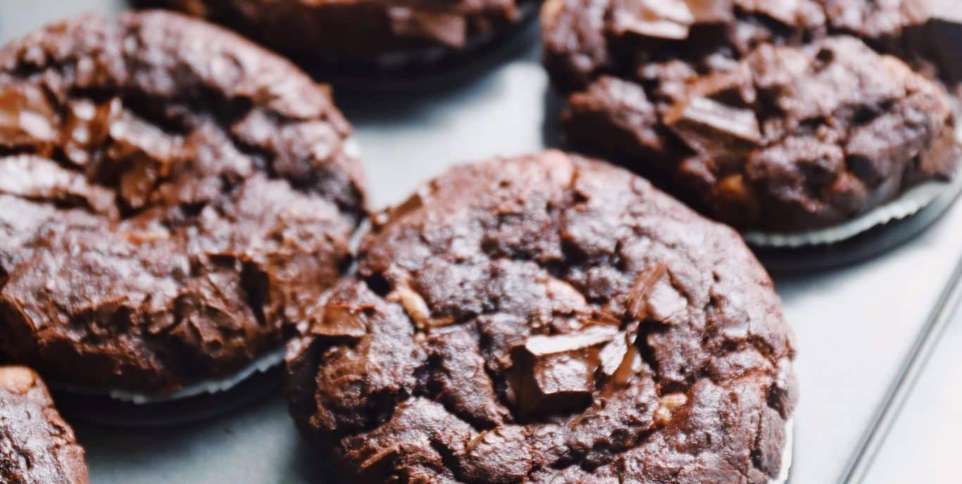 Store svampede chokolademuffins