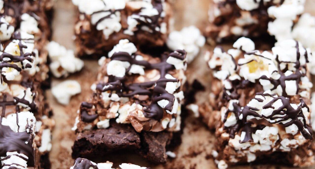 Popcorn brownie barer