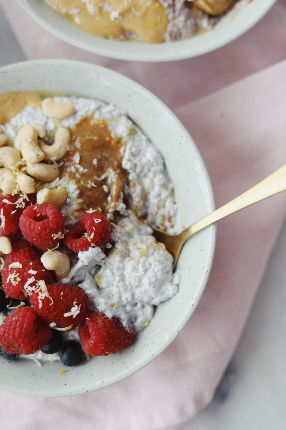 2 x chiagrød - Opskrift på 2 lækre chiagrød som er perfekte til morgenmad