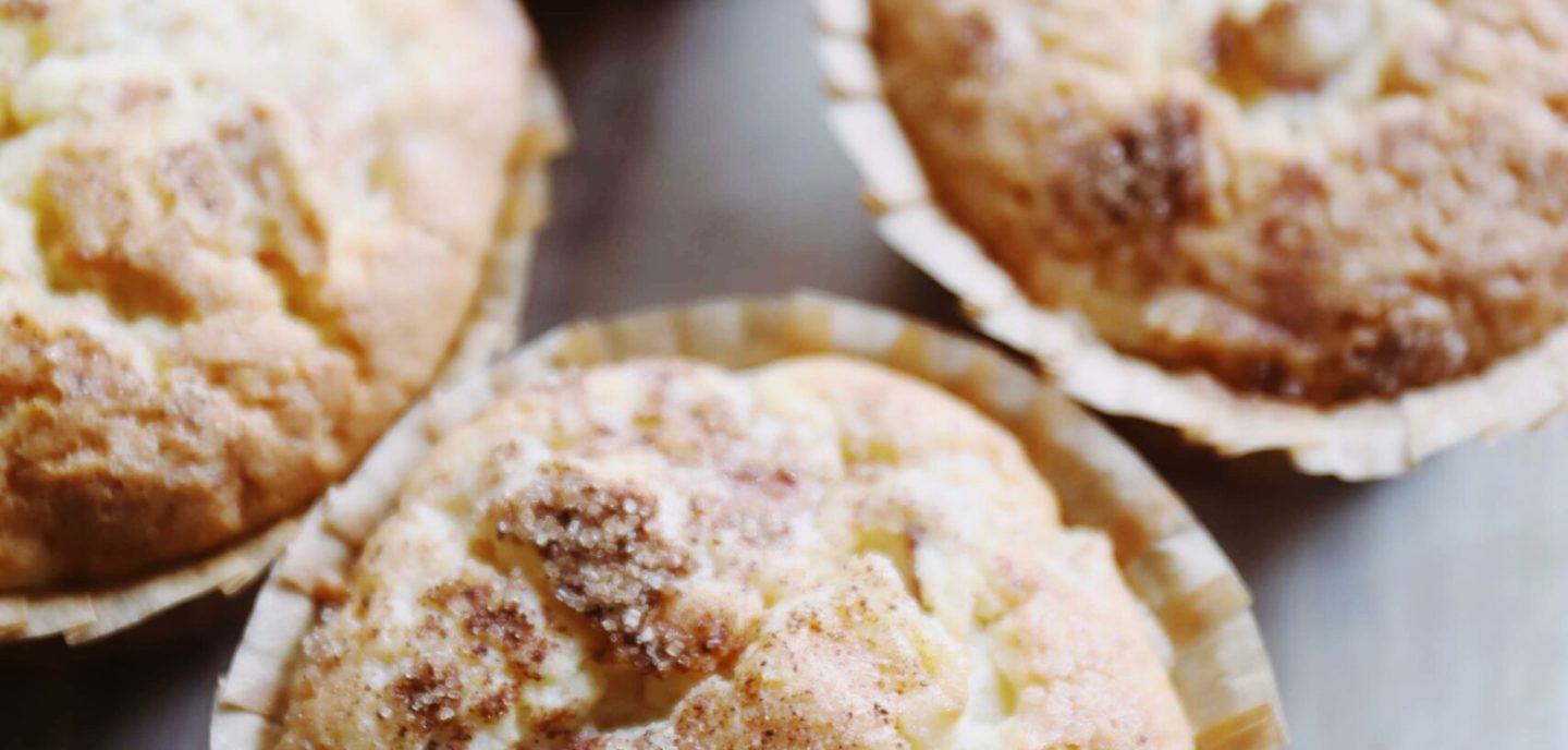 Æblemuffins med kanelsukker