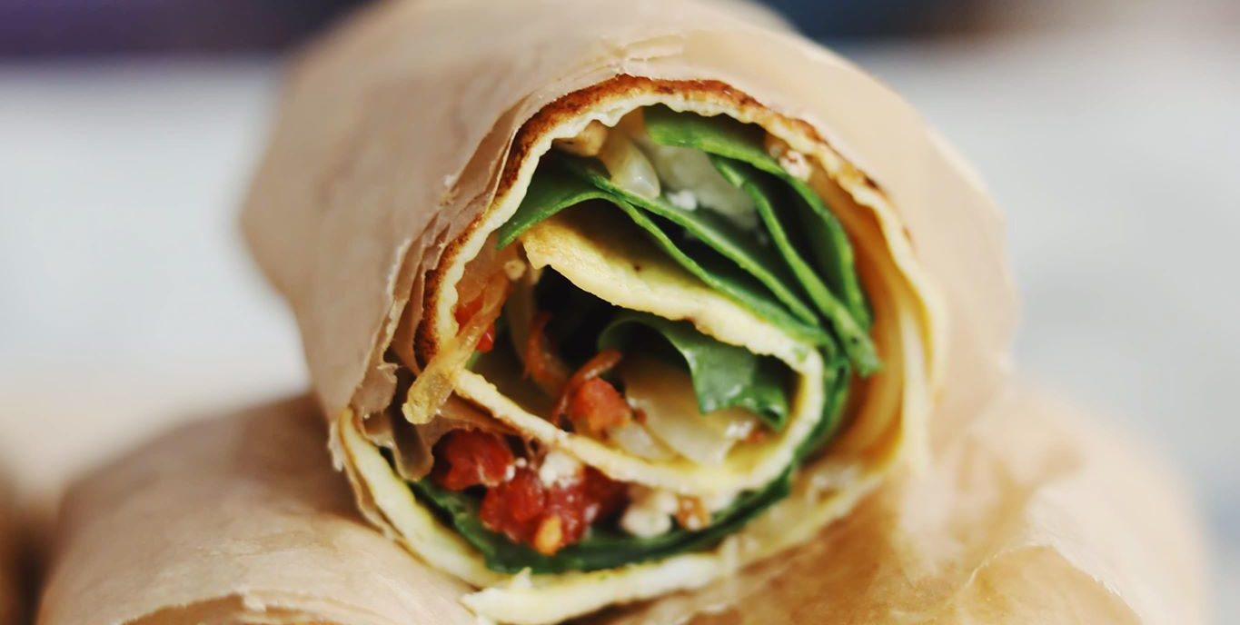 Æggewraps med spinat og kylling