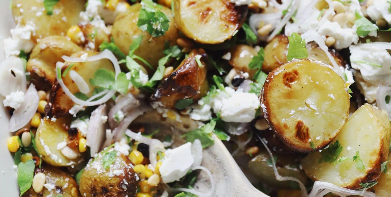 Bagt kartoffelsalat med majs