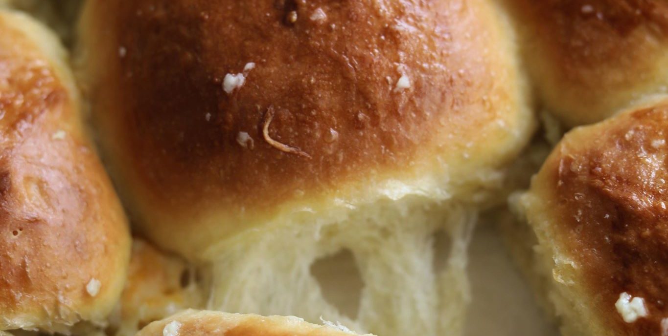 Bløde osteboller med hvidløgssmør