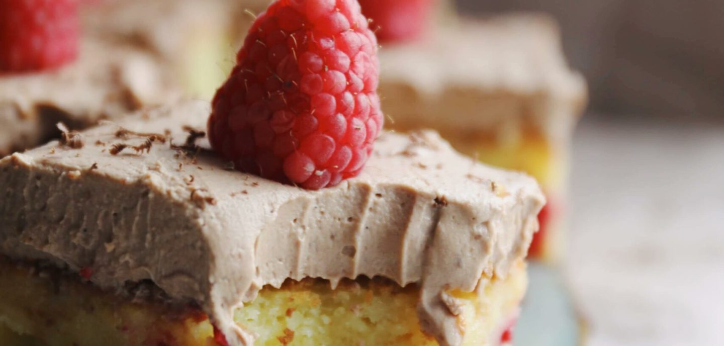 Blondie med hindbær og ganache