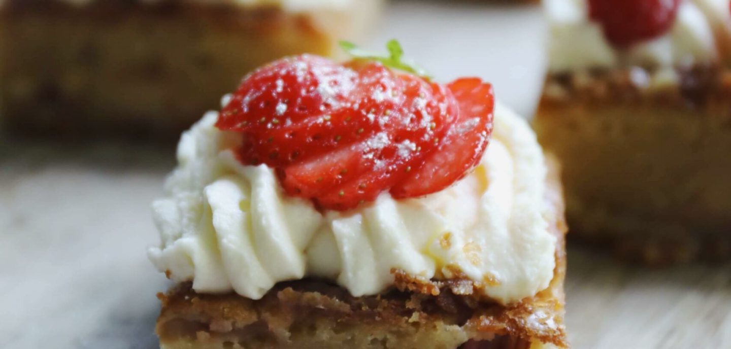 Frederikke Waerens - Blondie med rabarber og hvid chokoladecreme