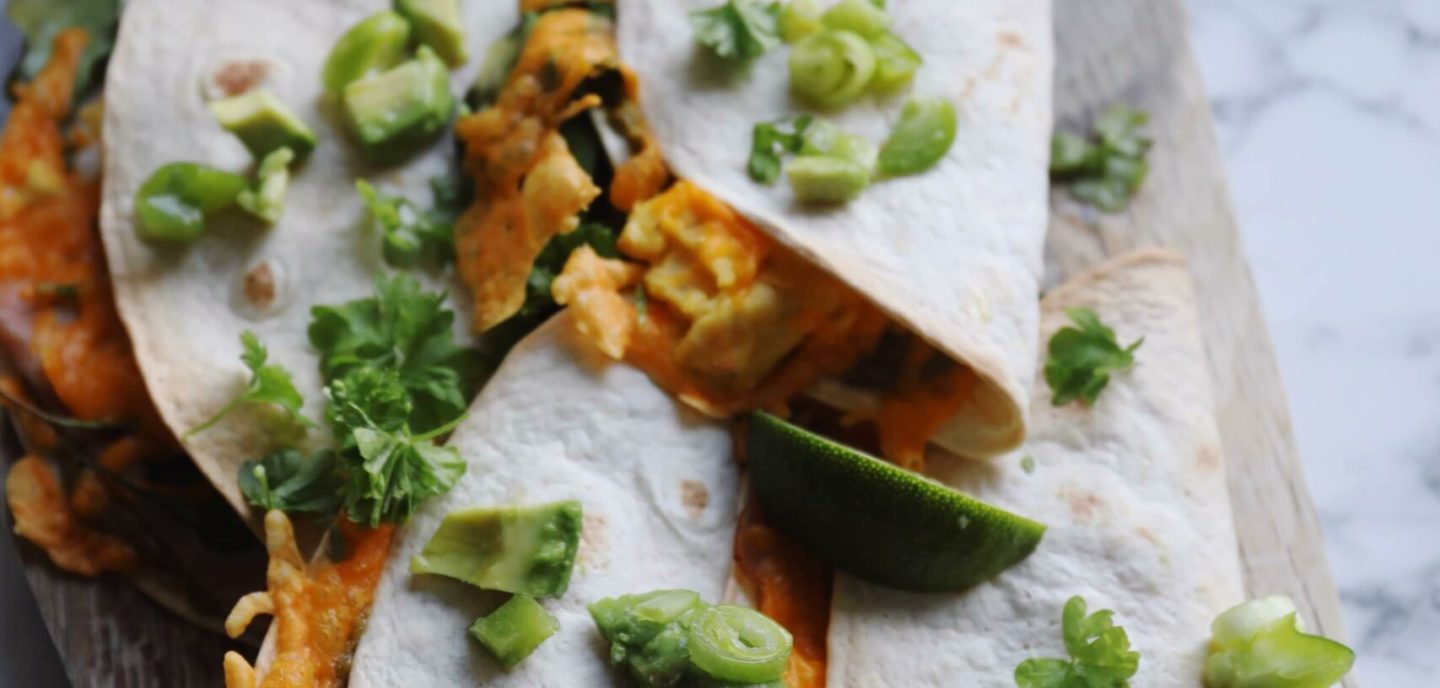 Breakfast quesadillas med æg og cheddar