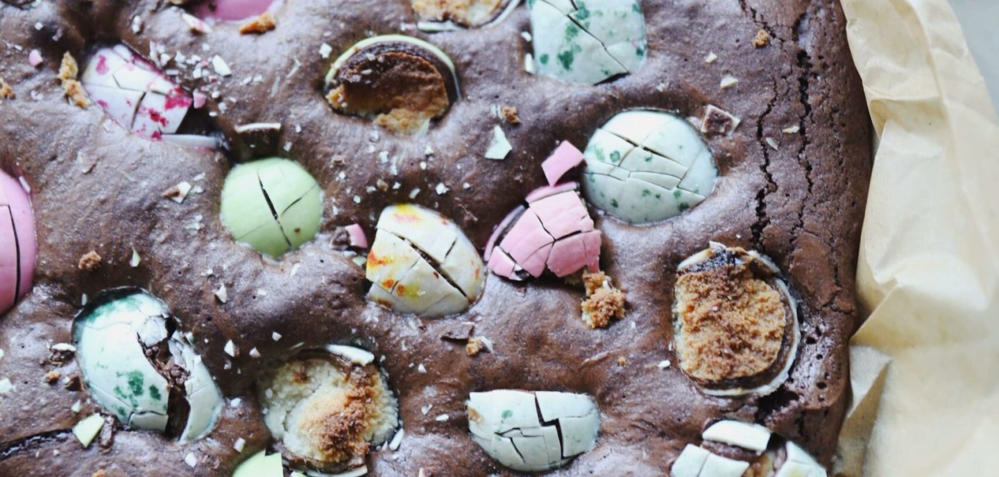 Brownie med påskeæg