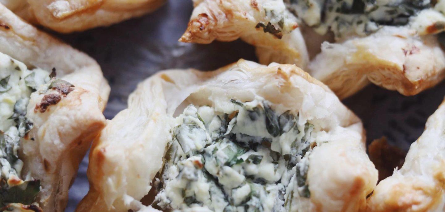 Butterdej med citronflødeost og persille