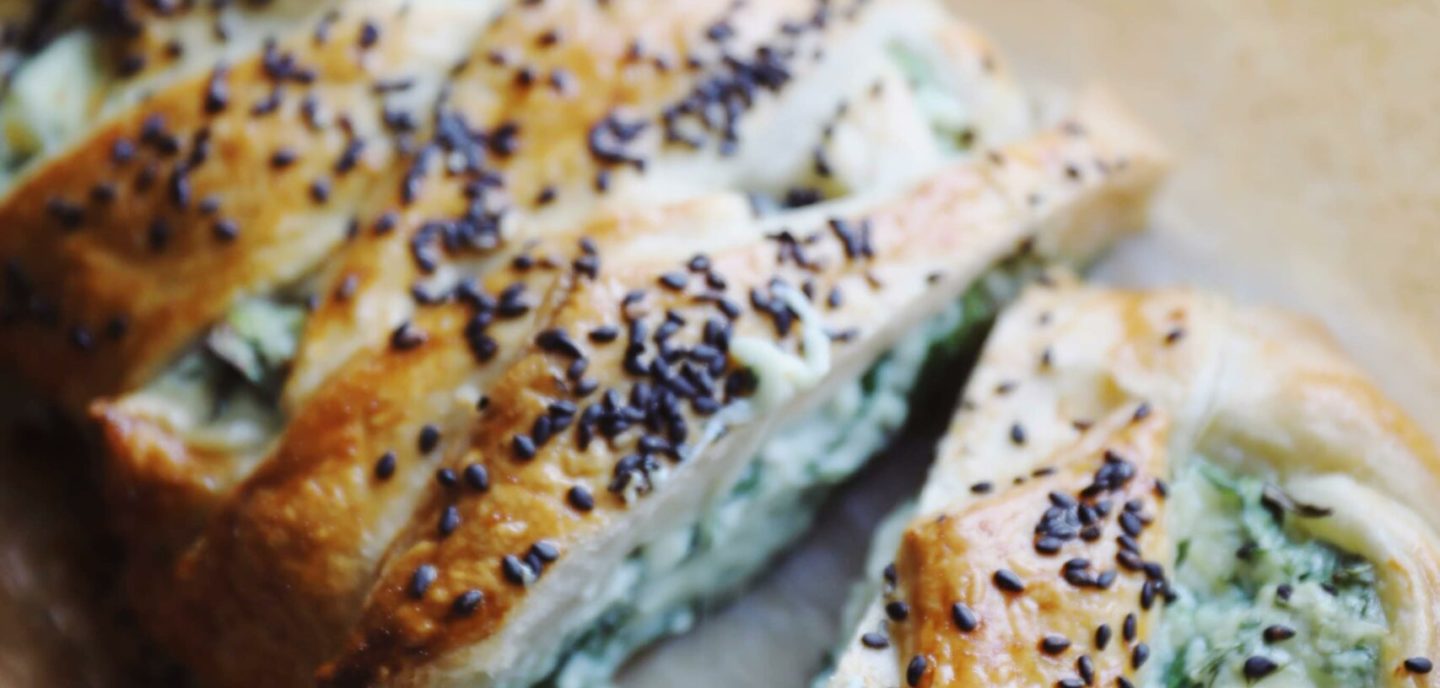 Butterdejsstang med spinatfyld