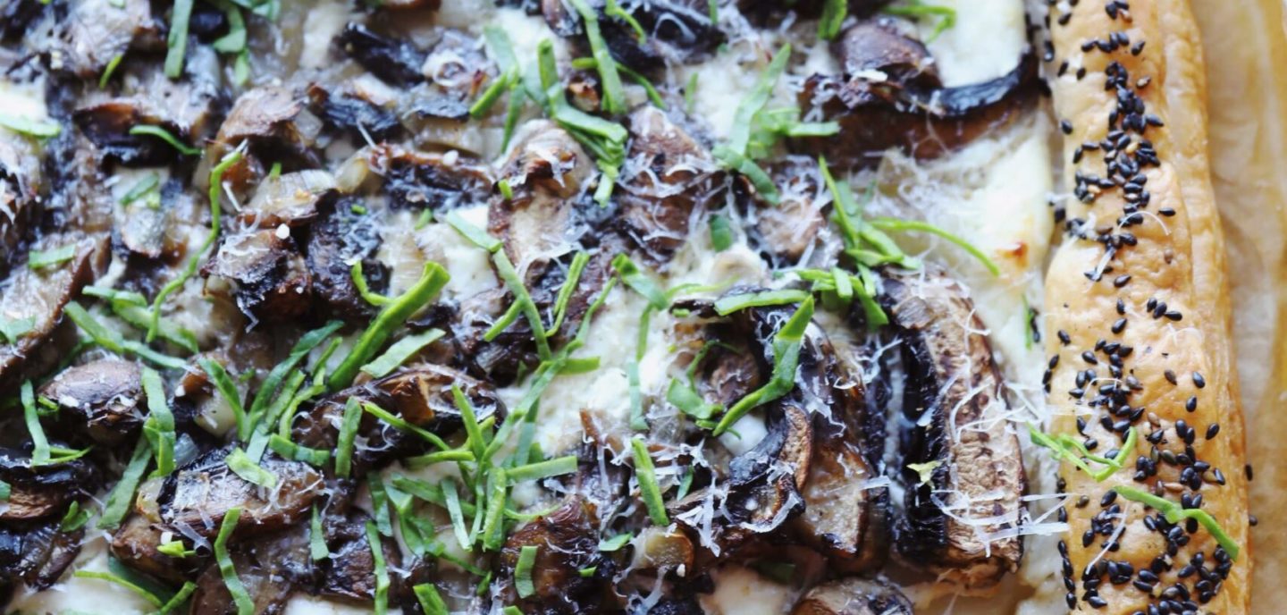 Butterdejstærte med svampe