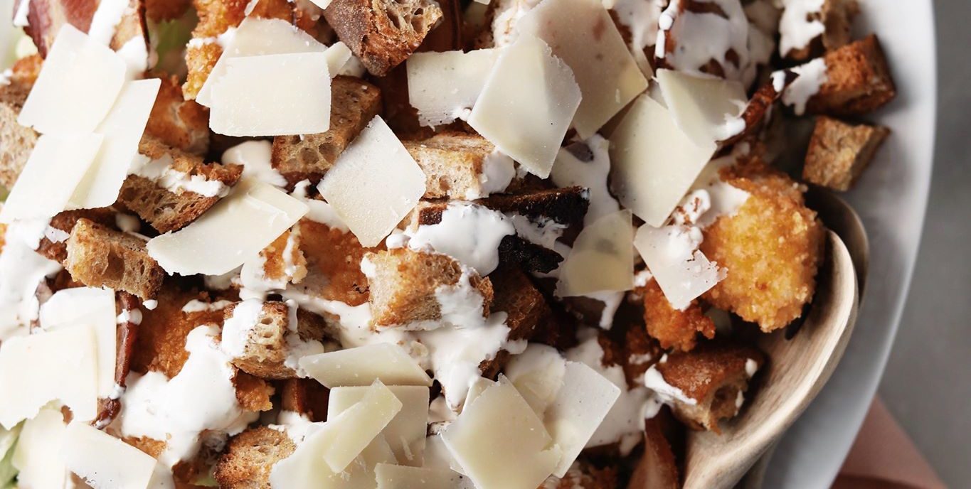 Cæsarsalat med sprøde kyllingestykker