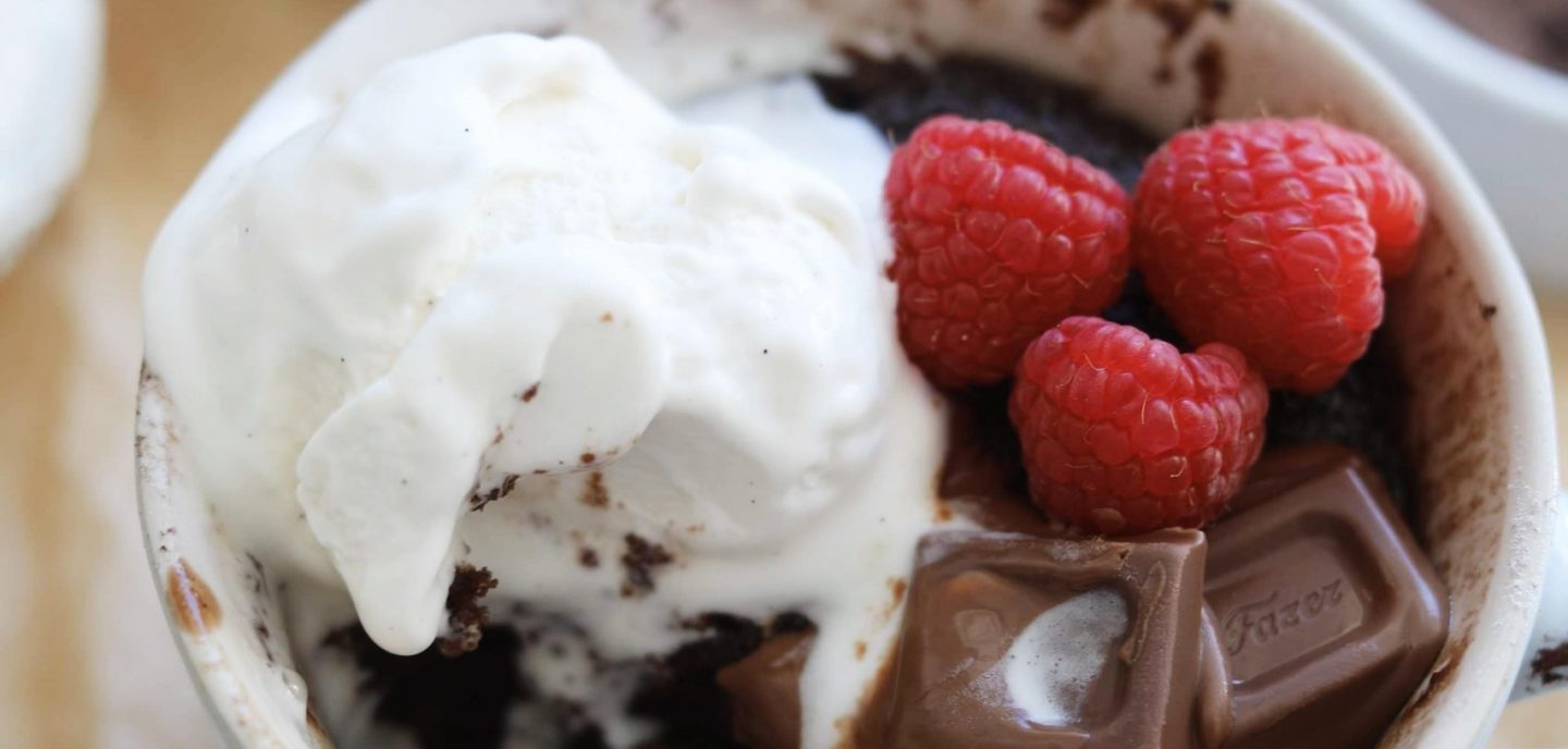 Chokoladekage i en kop