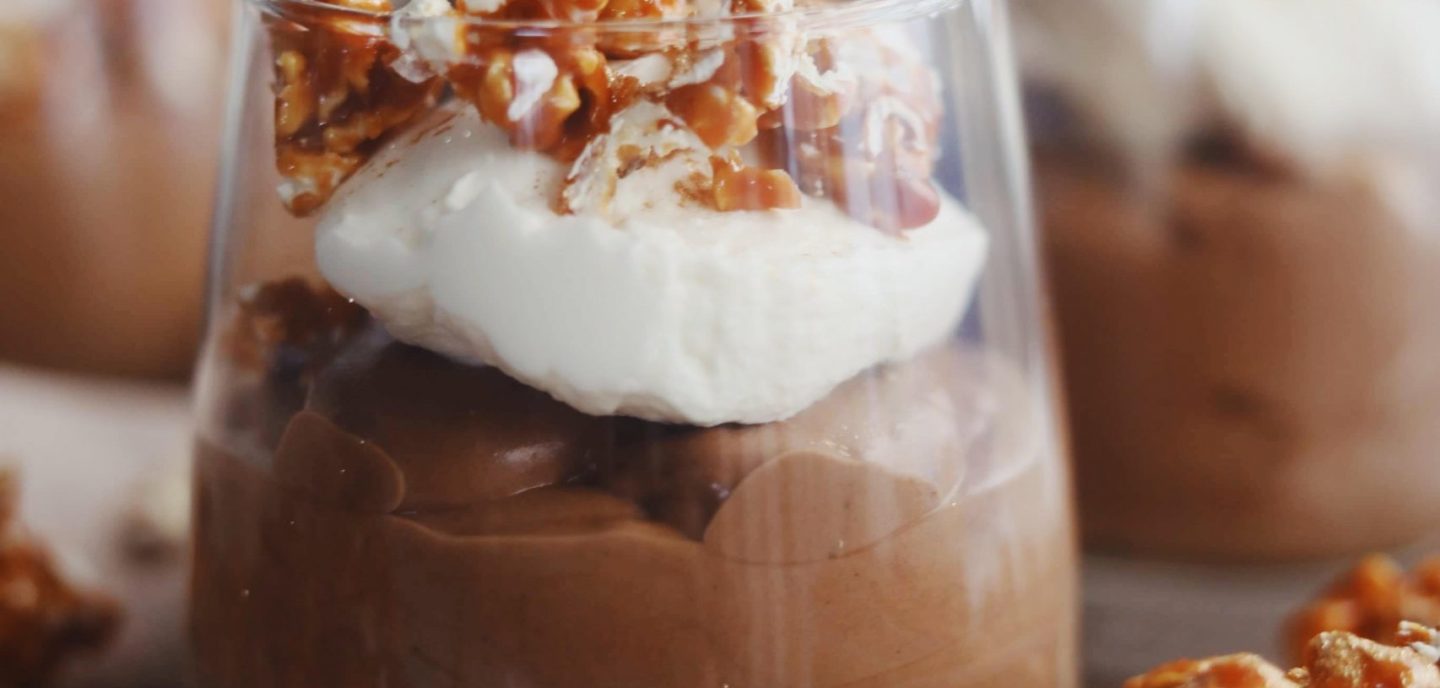 Chokolademousse med Baileys og karamelpopcorn