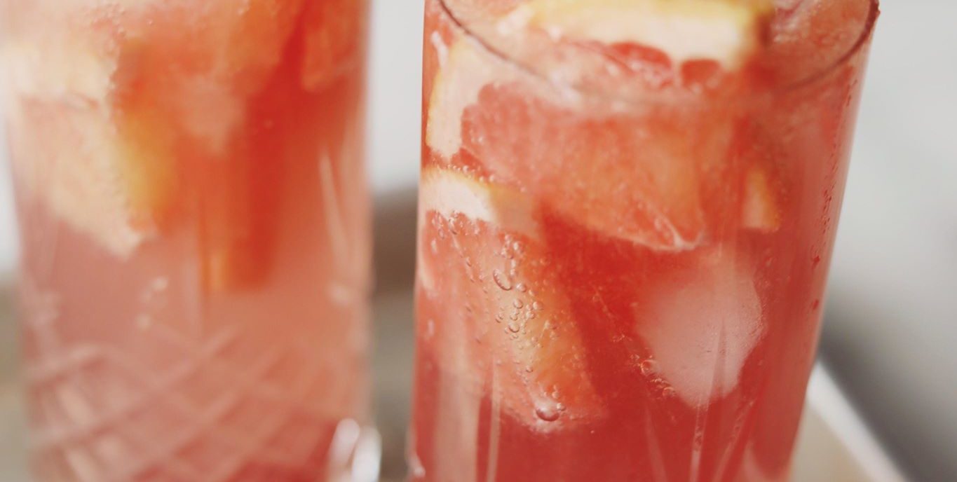 Cocktail med grapefrugt og hindbær