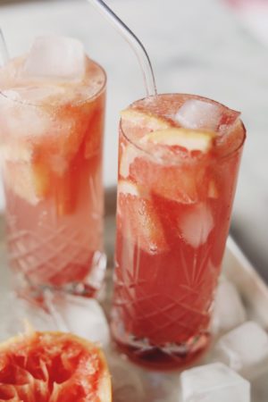 Cocktail med grapefrugt og hindbær