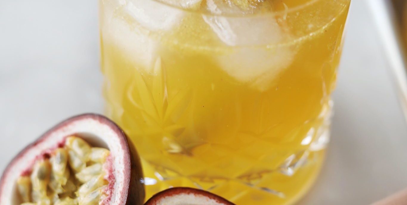 Cocktail med vanilje og passionsfrugt
