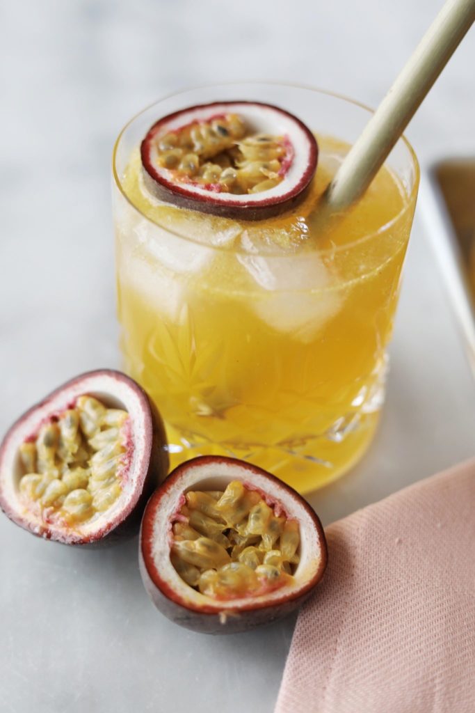 Cocktail med vanilje og passionsfrugt