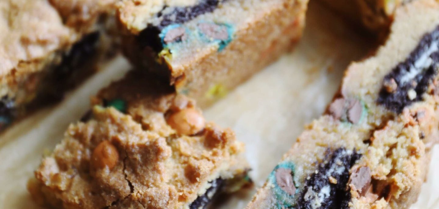 Cookiekage med M&Ms og Oreo