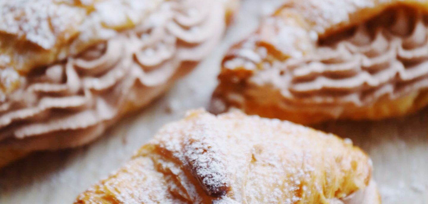 Croissant fastelavnsboller med skildpadder og chokoskum
