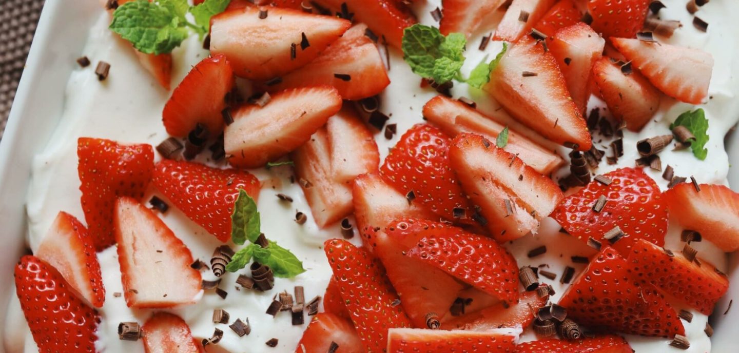 Dessert med bastogne, rabarber og skyr