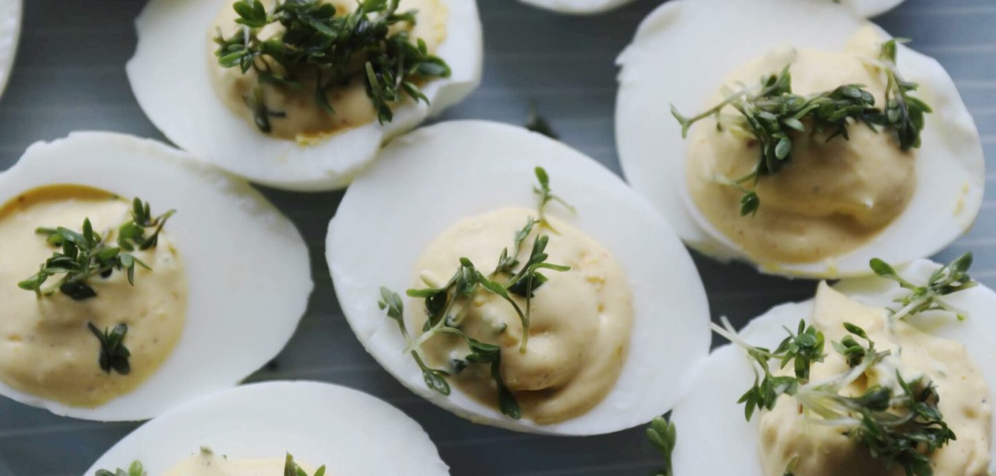 Deviled eggs (djævleæg)