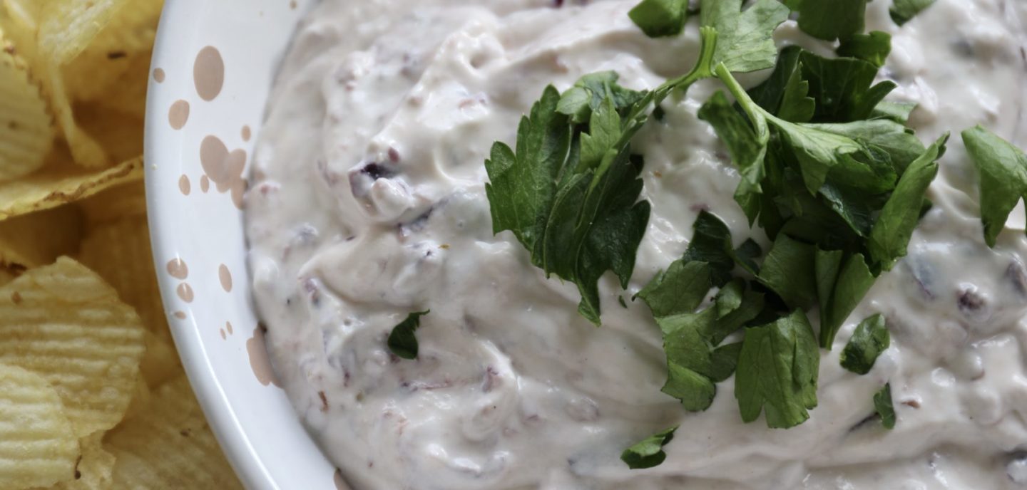 Dip med karamelliserede løg