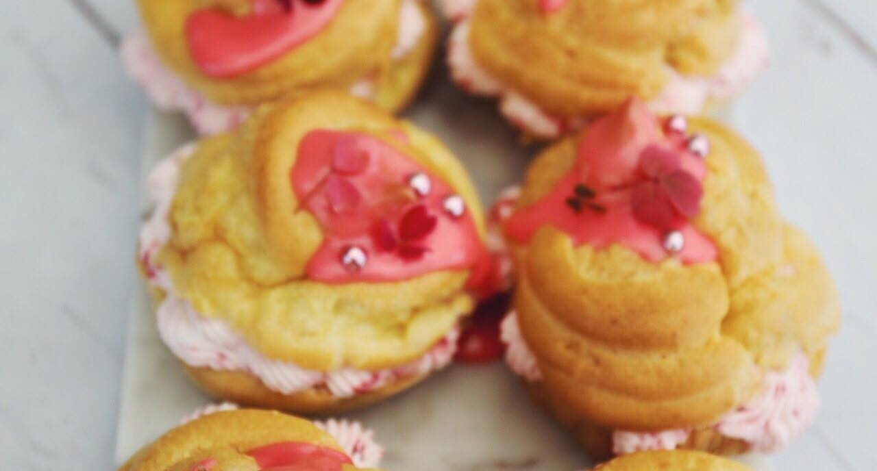 Vandbakkelser med hindbærskum