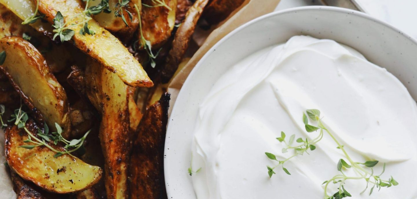 Fetadip med ovnbagte kartofler