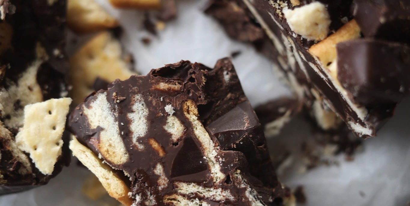 Fredagshygge- Chokoladebarer med saltkiks og karamel