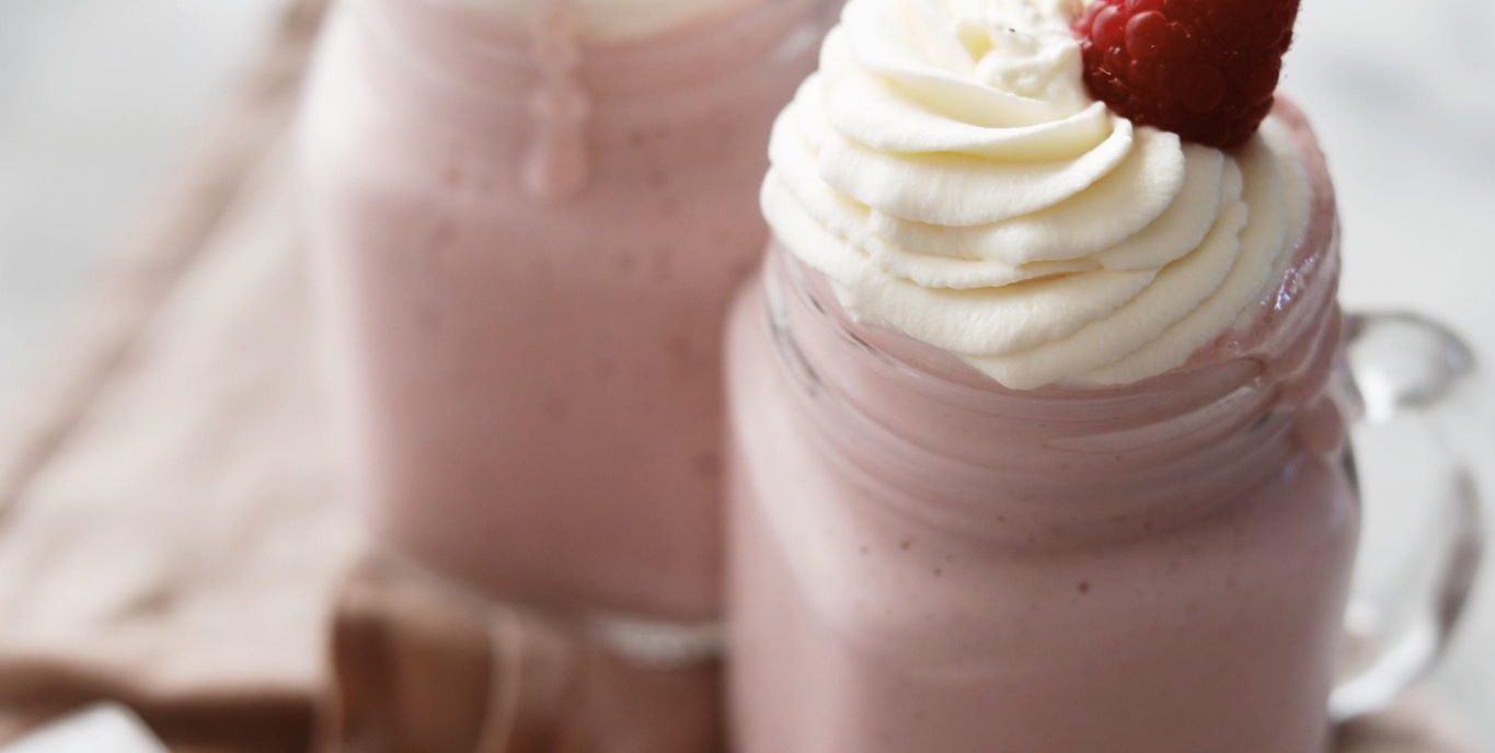 Fredagshygge- Milkshake med jordbær og hindbær