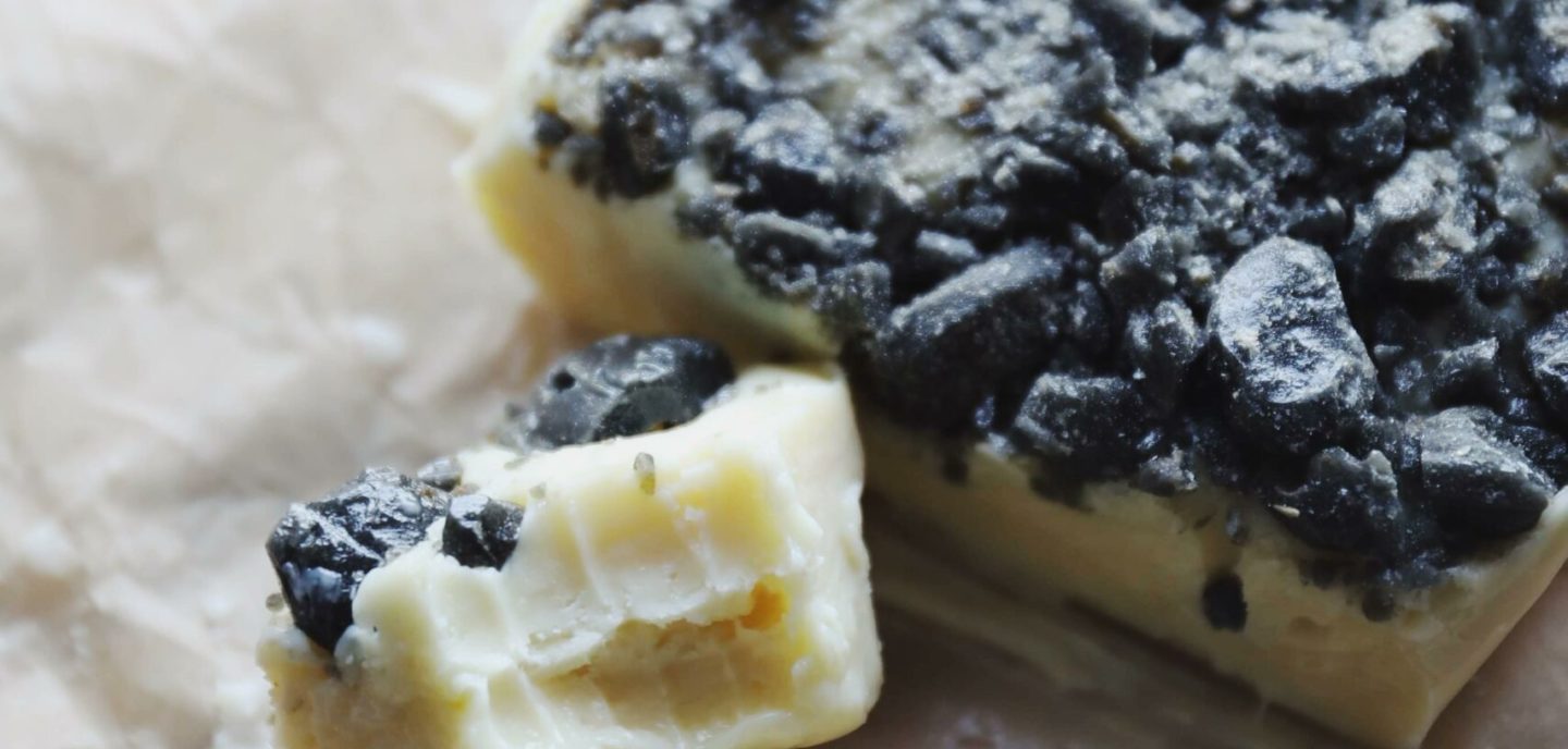 Fudge med hvid chokolade og tyrkisk peber