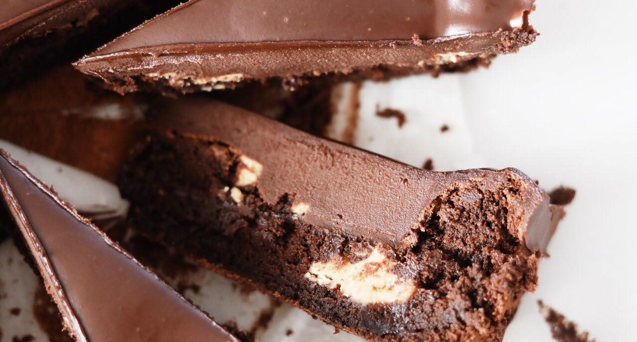 Glutenfri brownie med peanutbutter og ganache