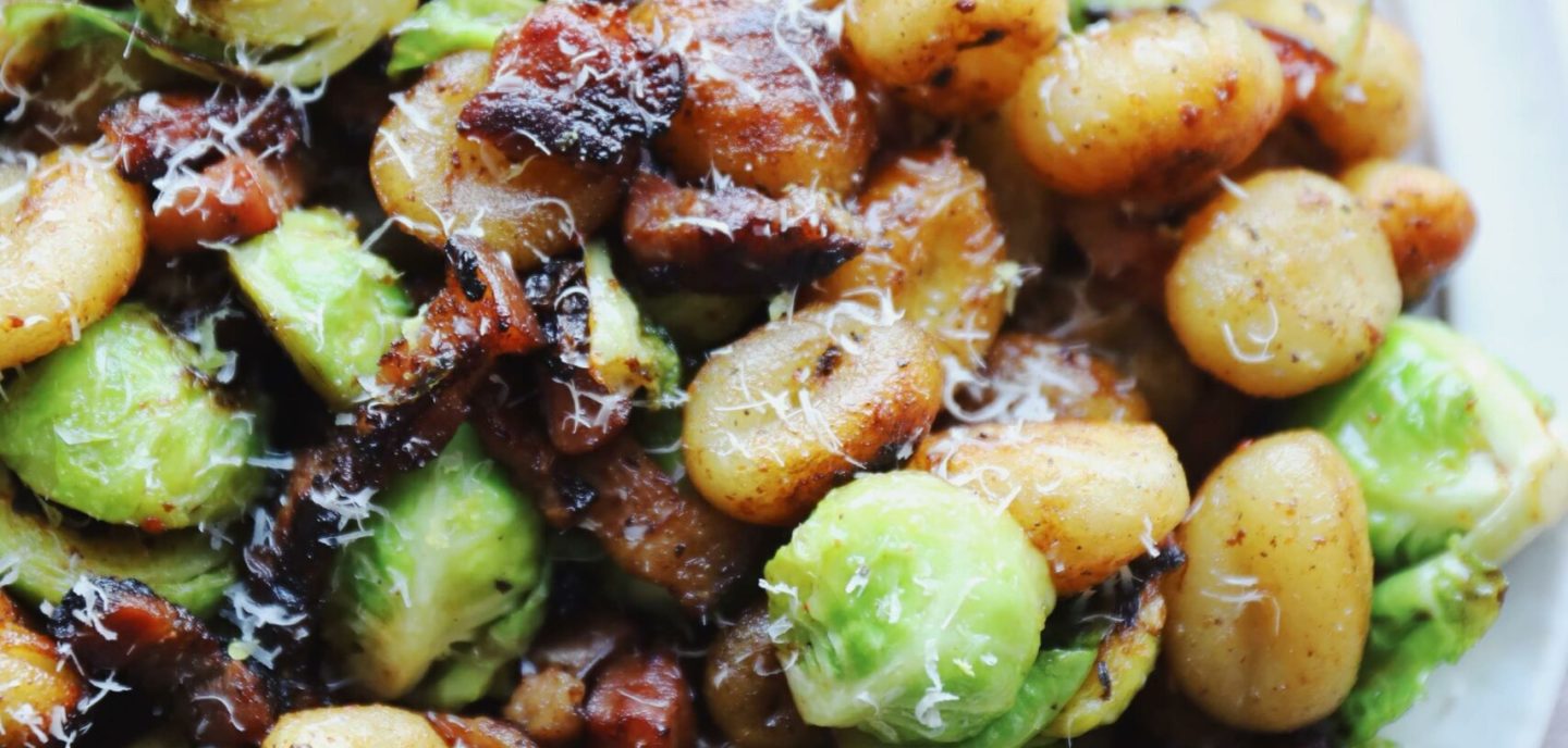 Gnocchi med bacon og rosenkål