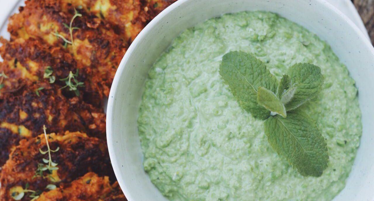 Grøntsagsdeller med ærtedip