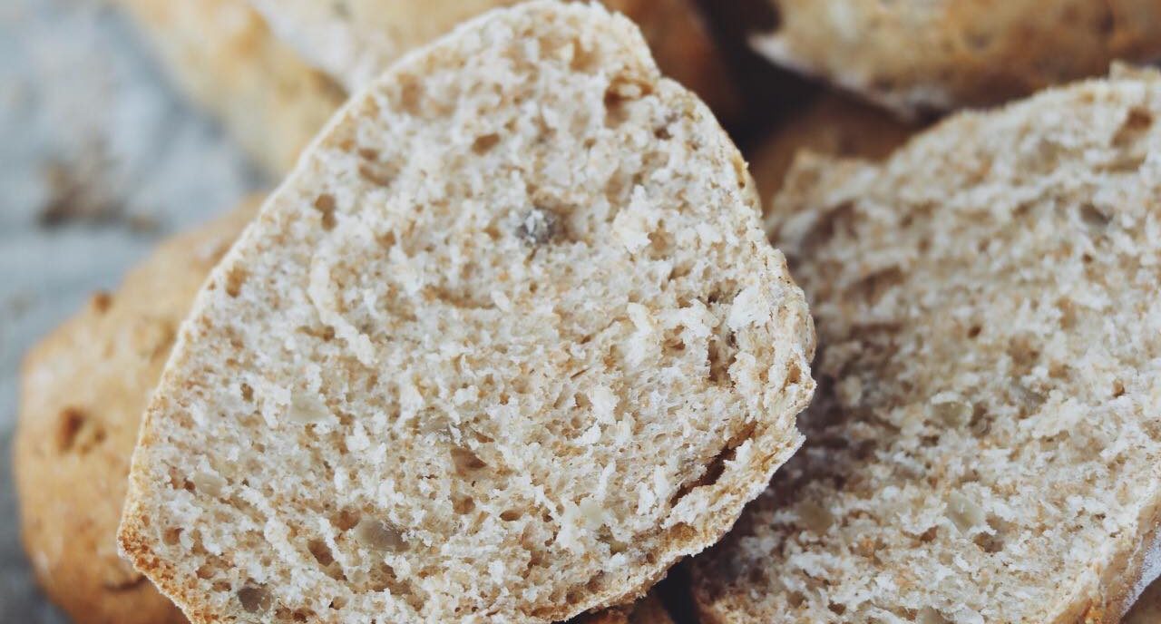 Grovboller med solsikkekerner