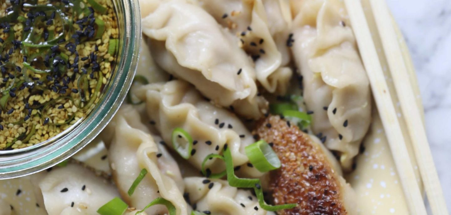 Gyoza med sprød sesambund