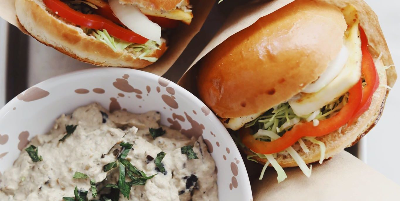 Halloumi burger med baba ganoush