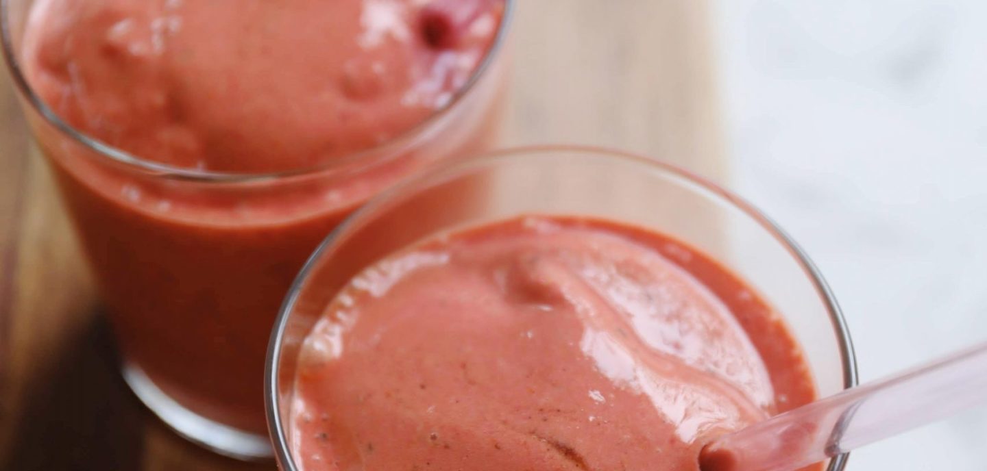 Hindbærsmoothie med havtorn og lakrids