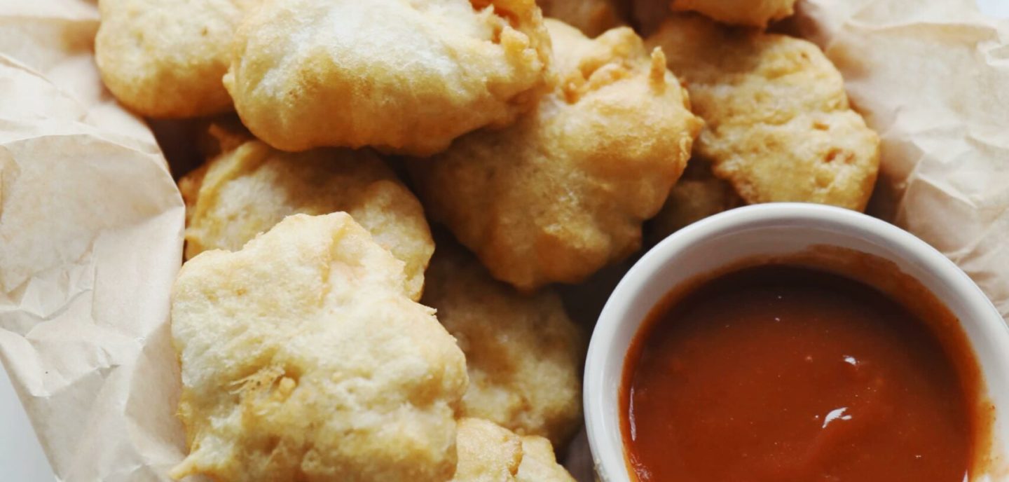 Hjemmelavede nuggets med sur-sød sauce