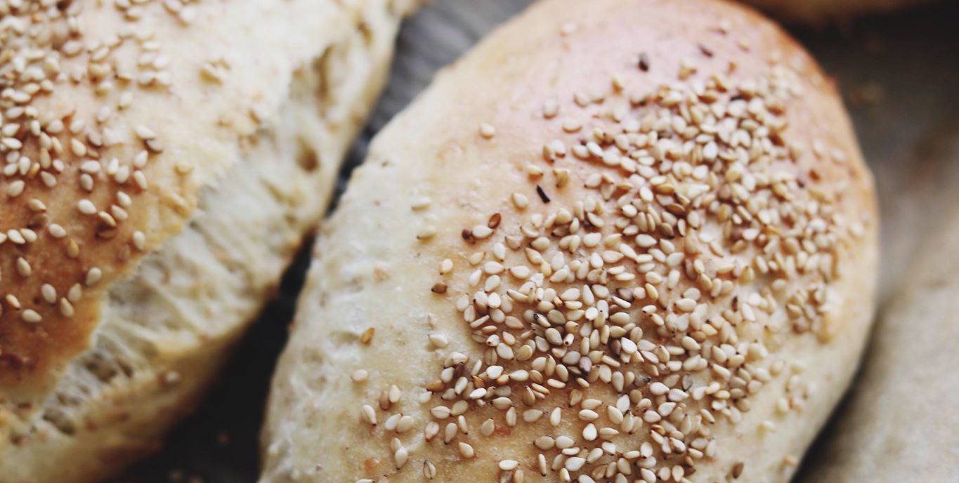 Hjemmelavede pølsebrød til hotdogs