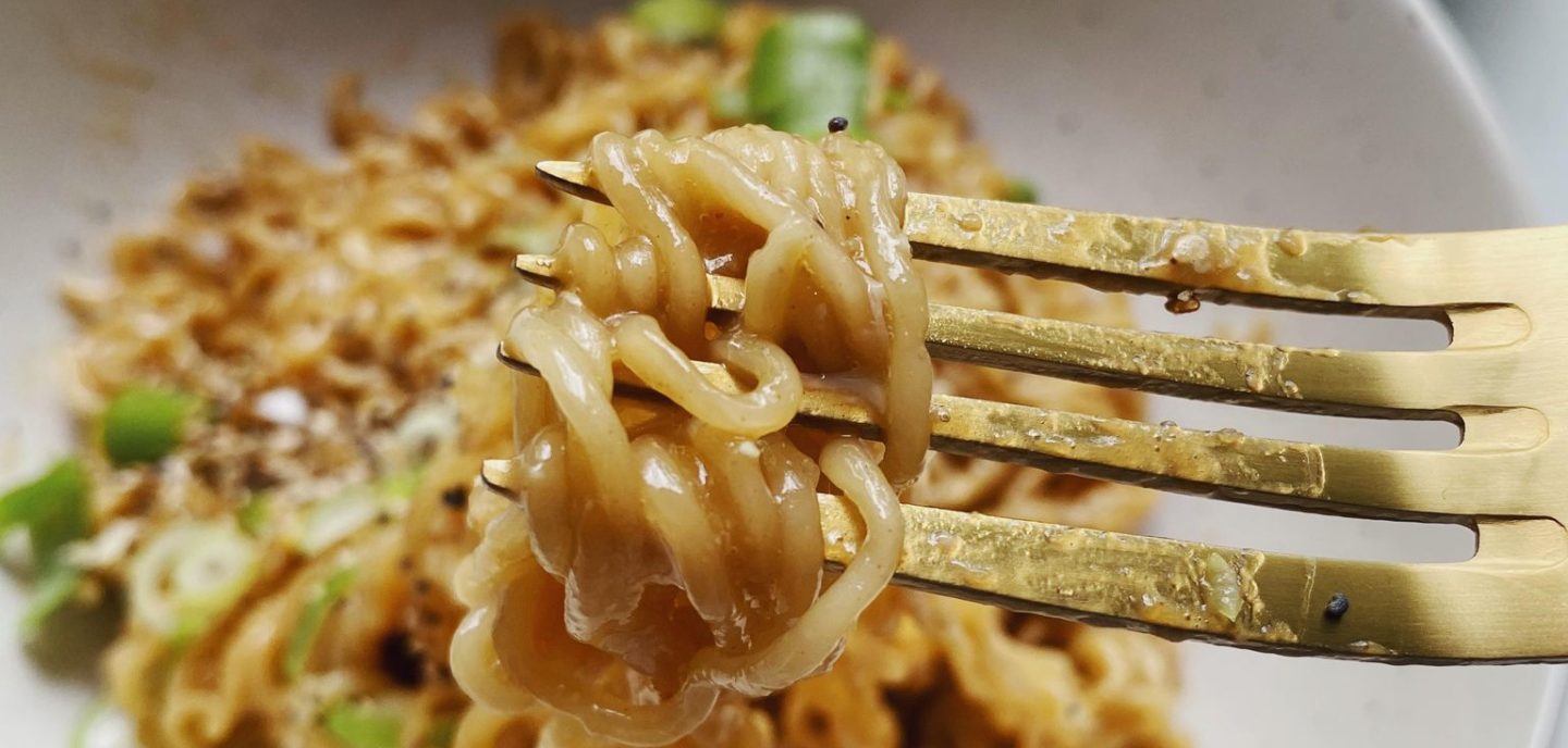 Hurtig nudelret (tiktok ramen)