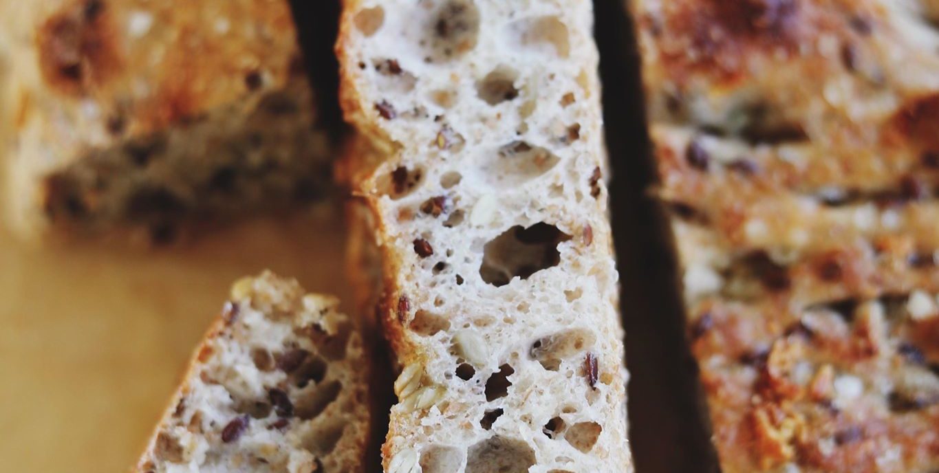 Hvidløgsbrød med grovmel og kerner