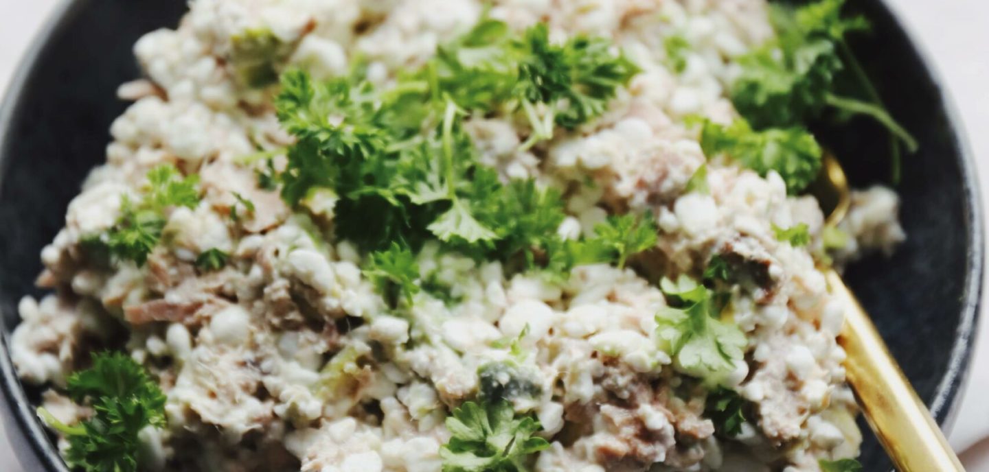 Hytteost med tun og avocado