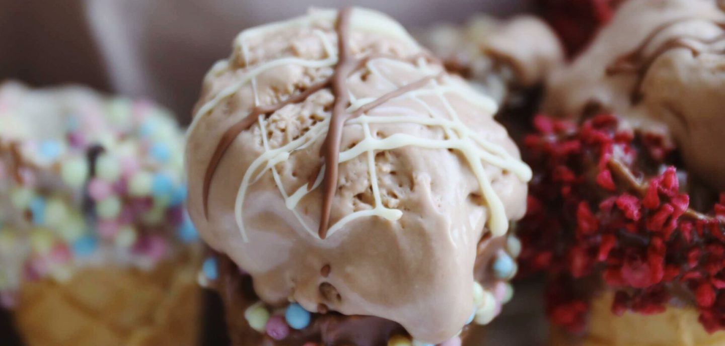 Isvafler med brownie og Baileys is