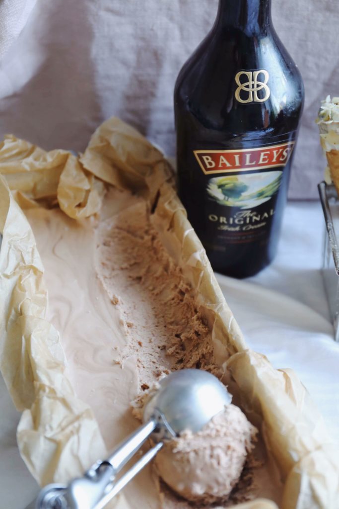 Isvafler med brownie og Baileys is