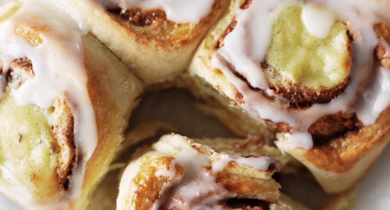 Kanelsnegle med remonce og kagecreme