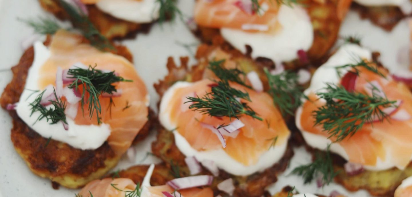 Kartoffelrøsti med laks og peberrod