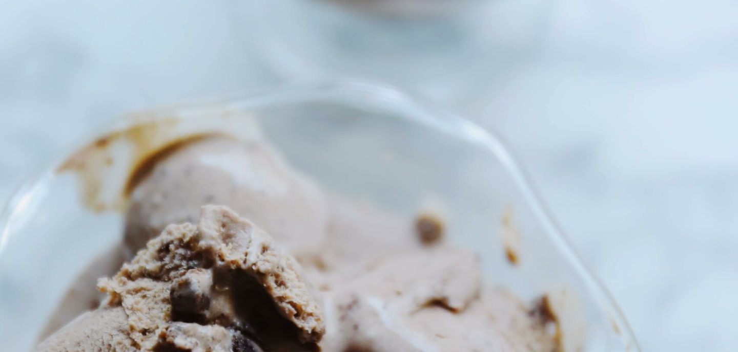 Kladdkaka is (is med chokoladekage)